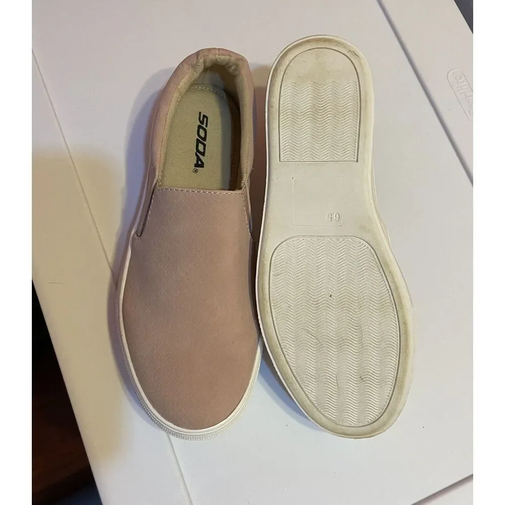 Soda Women's slip on shoes Boat Shoe, Soft Insoles ‎ Sz 6.5